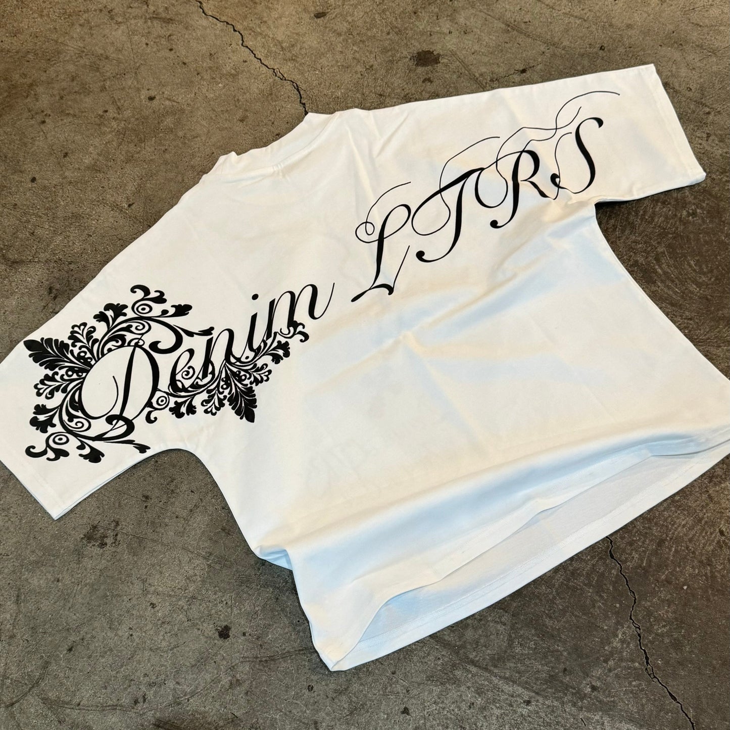 DENIM LETTERS CHAIN TEE